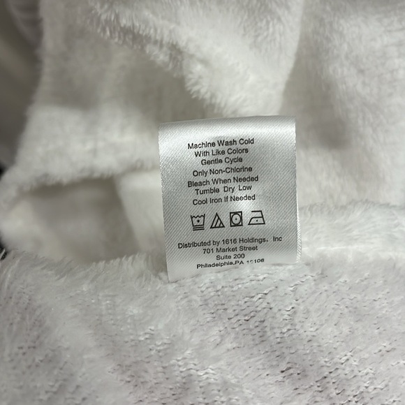 NWOT Adult Hooded Unicorn Blanket - Picture 4 of 4